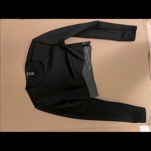 Black crop pullover